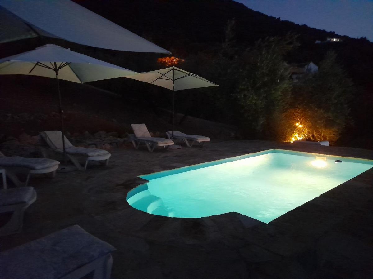 La Pluma Hotel Iznajar Bagian luar foto